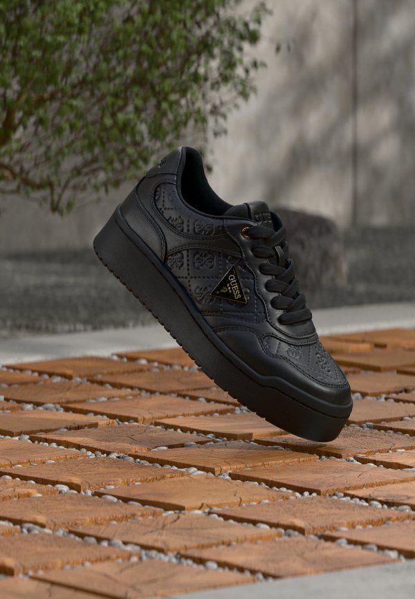 Guess MIRAM6 - Trainers - black
