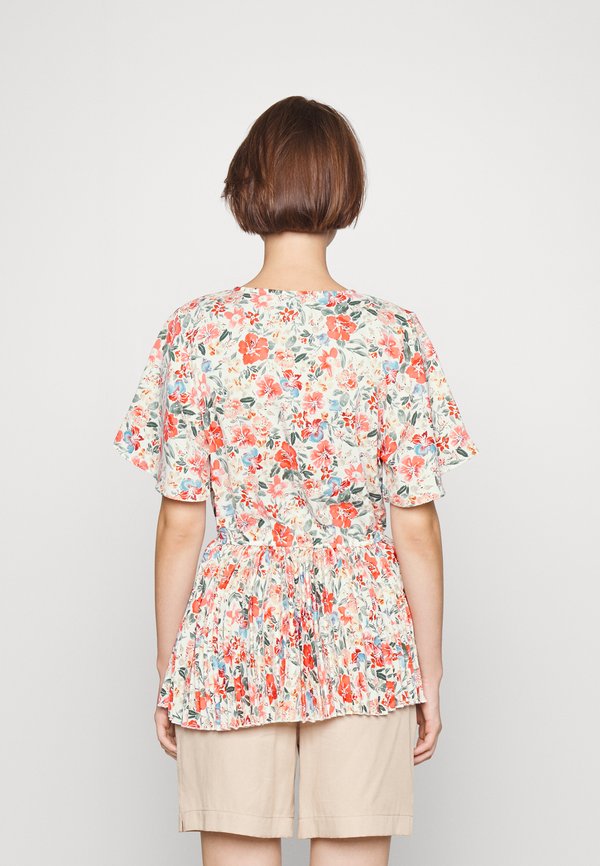 IN THE STYLE JOSSA FLORAL PLEATED WRAP