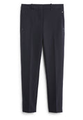 Marinefarbene Trousers aus einem glatten, leichten Stoff, mit geradem Schnitt, zwei Fronttaschen und ohne sichtbare Muster oder Akzente.