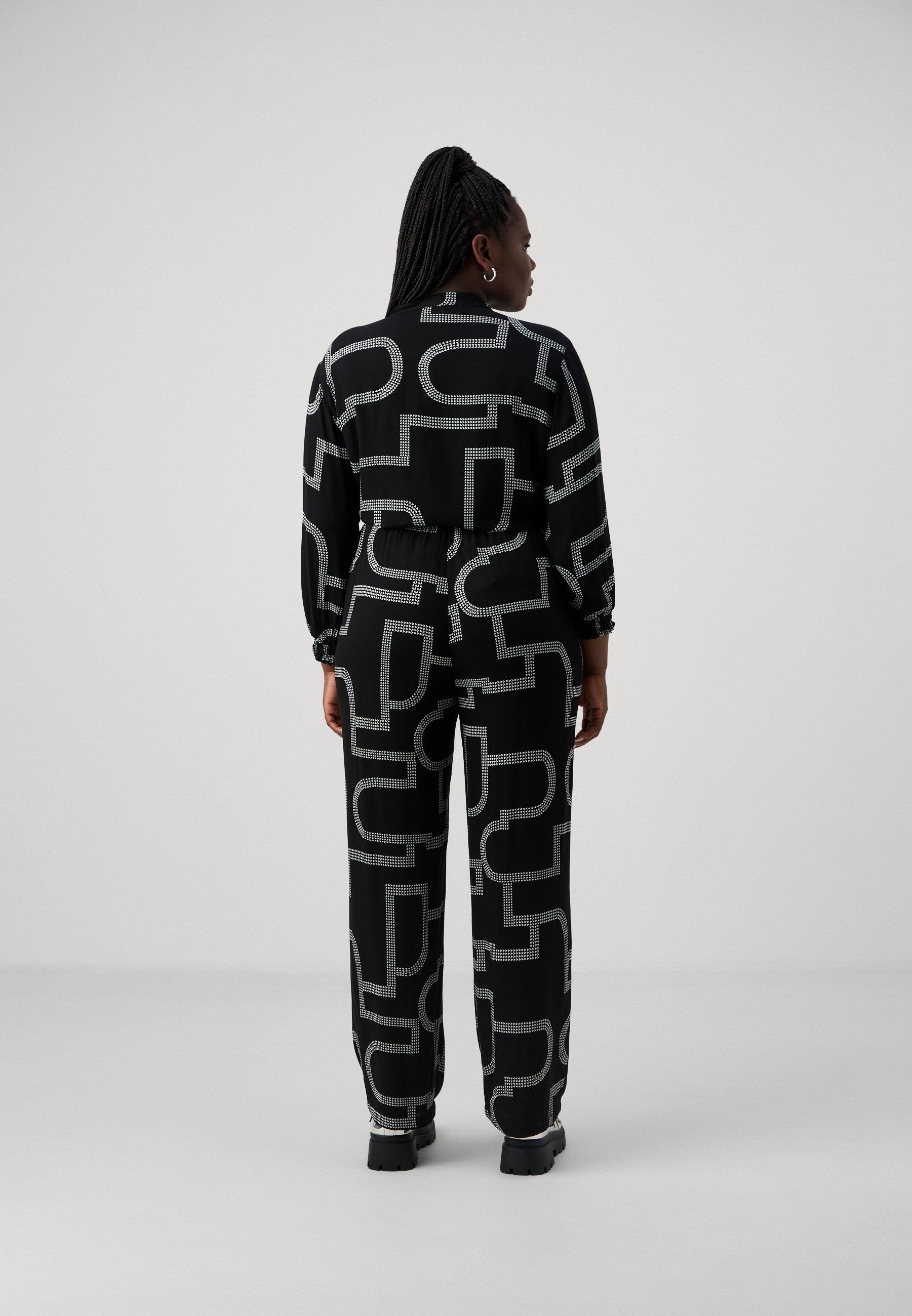 CARMATTE LIFE PANTS  Media 4