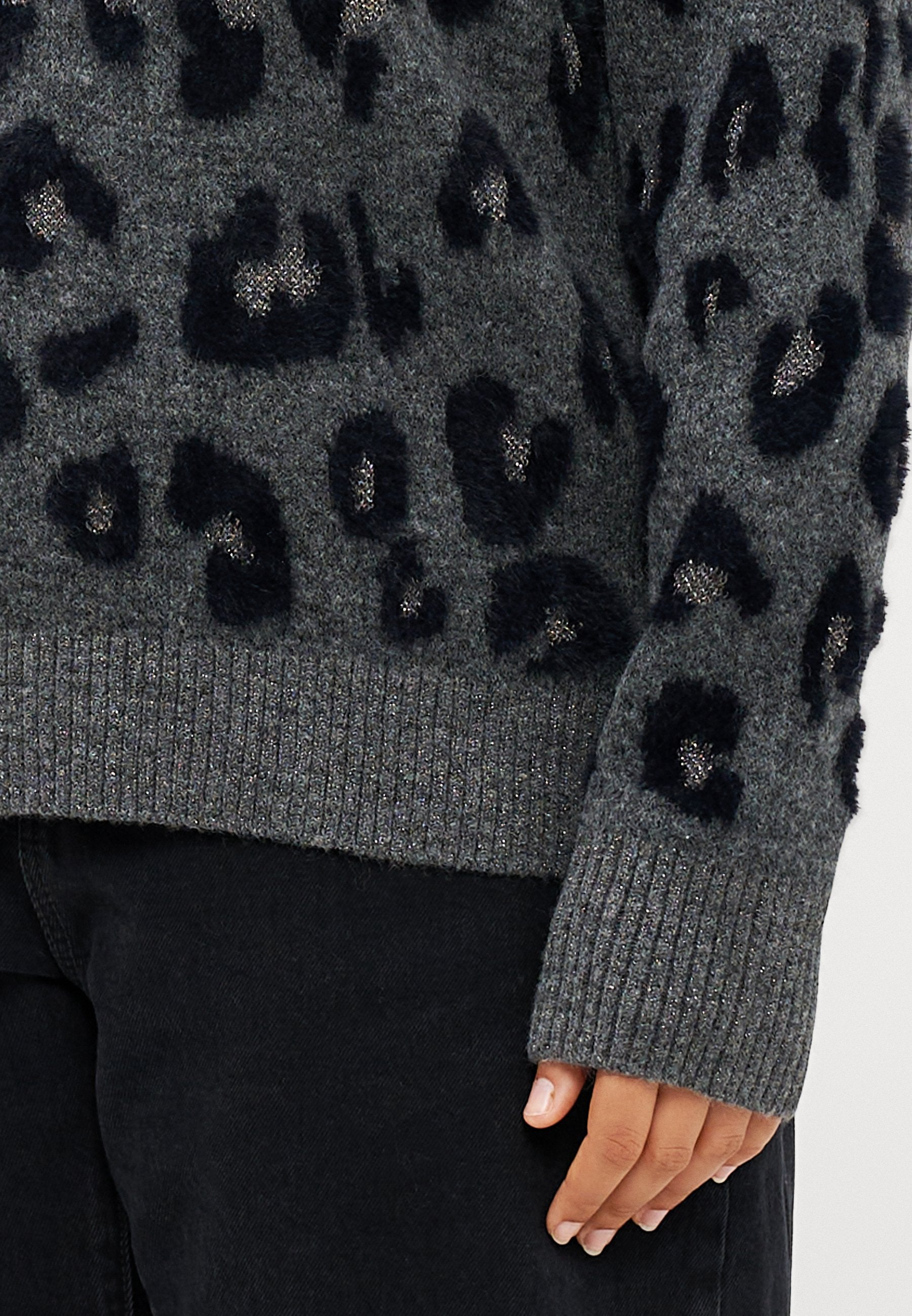 CARSARA GLITTER O NECK  Media 6