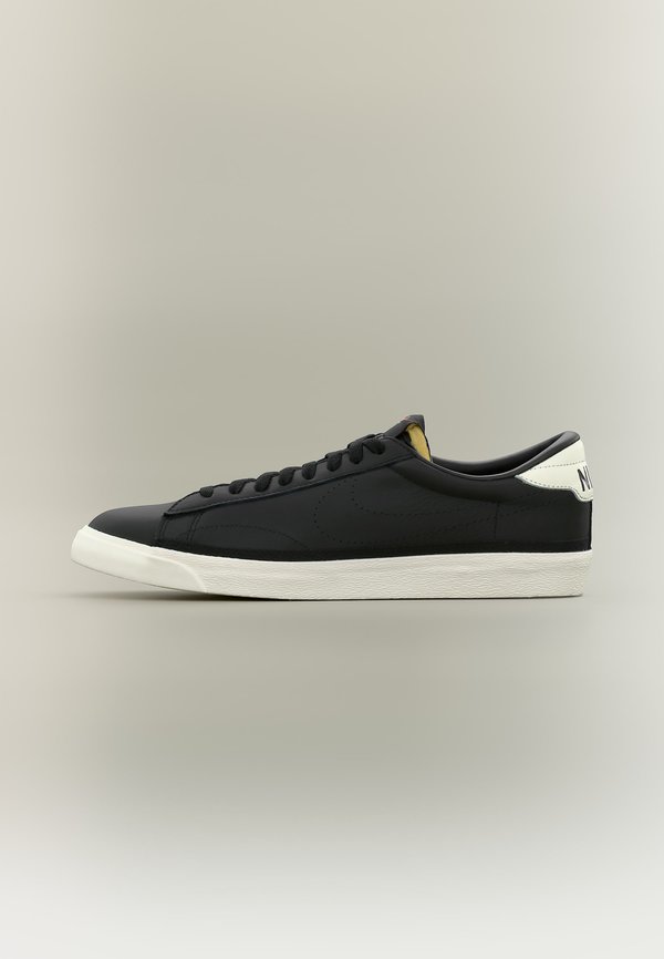 Nike Sportswear TENNIS CLASSIC SMASH UNISEX - Trainers - black/sail/team orange