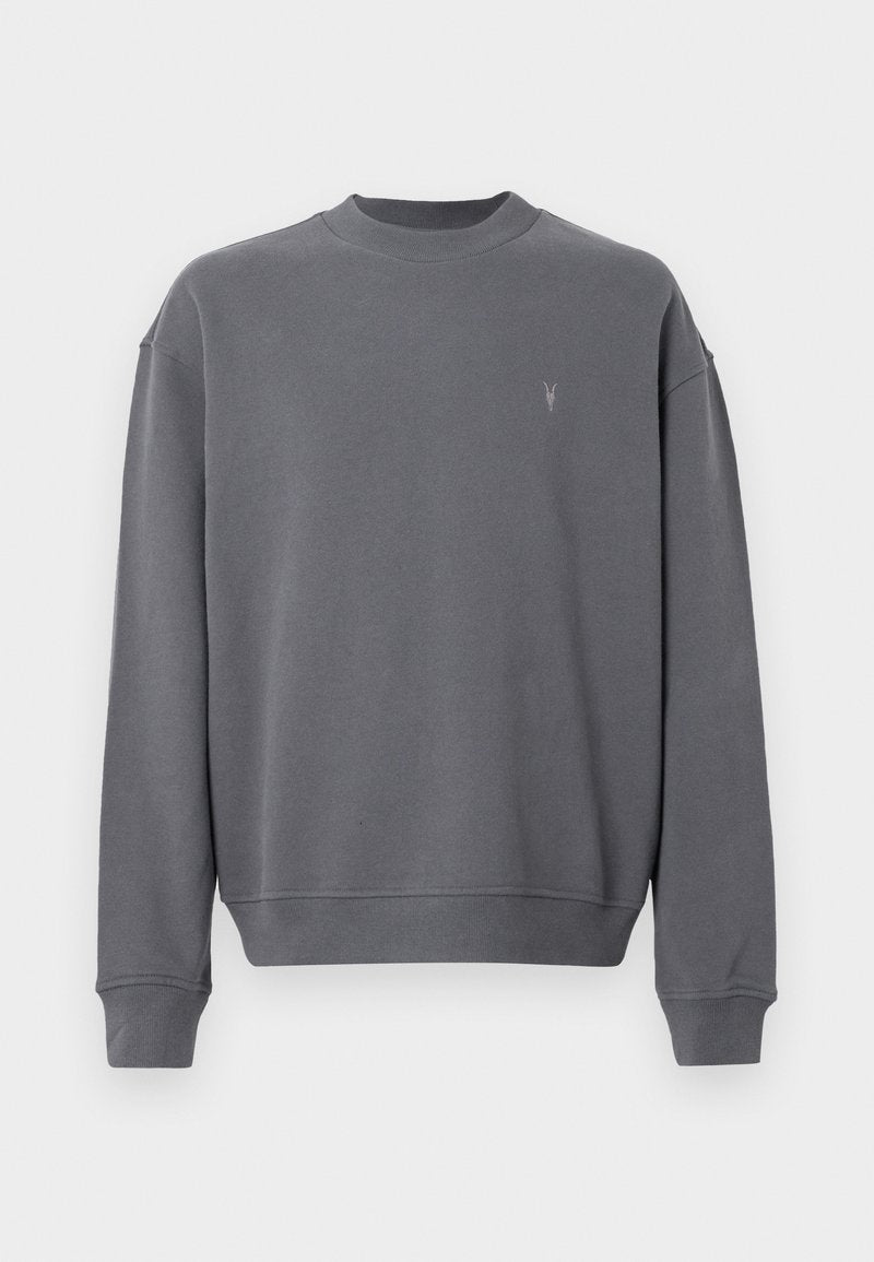 Grauer Sweatshirt aus weichem Material mit Rundhalsausschnitt, überschnittenen Schultern, gerippten Bündchen und einem kleinen Logo auf der Brust.