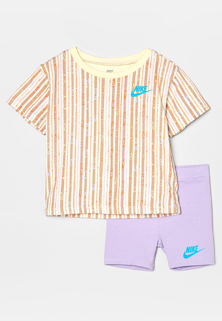 Nike Sportswear HAPPY CAMPER SET