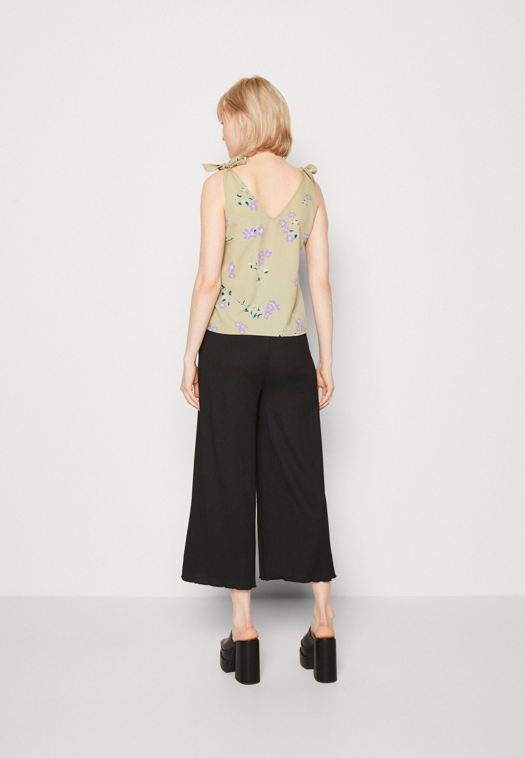 Pieces PCLILIANA V NECK