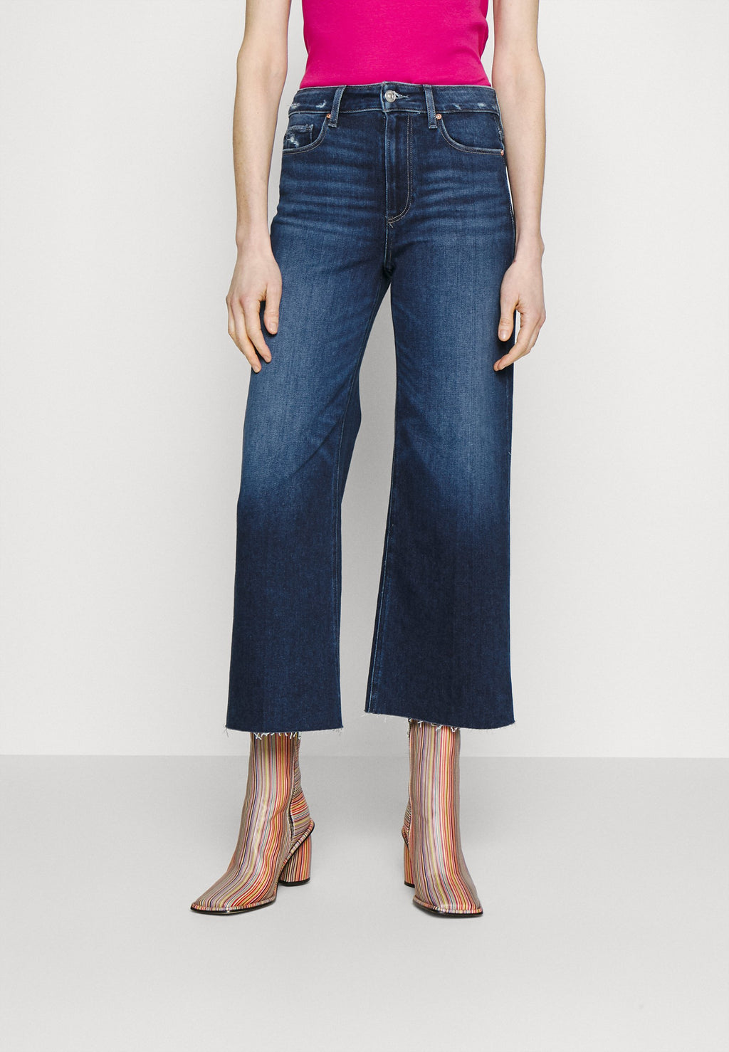 Paige ANESSA RAW HEM