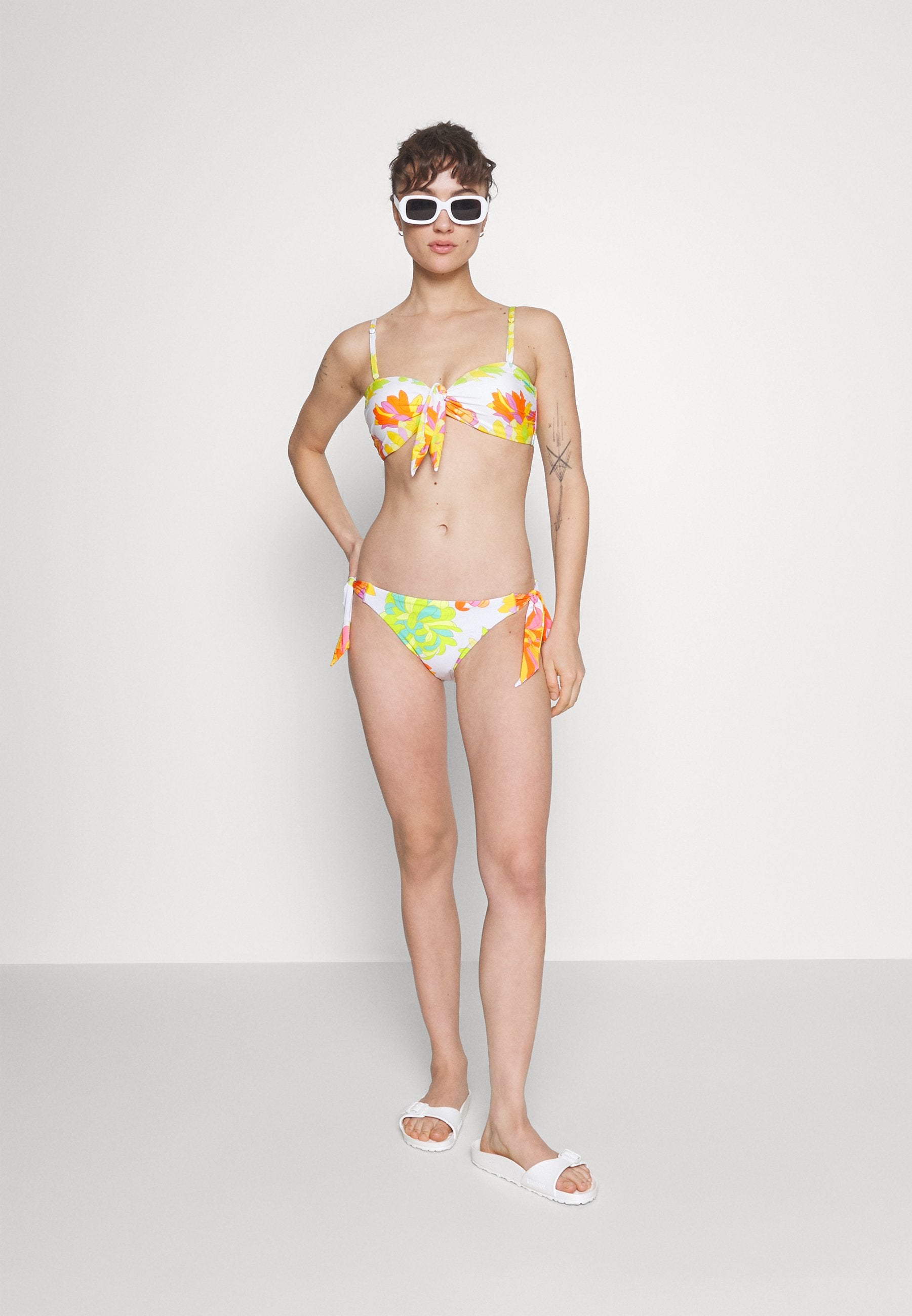 PALM SPRINGS TIE-SIDE PANT Media 2