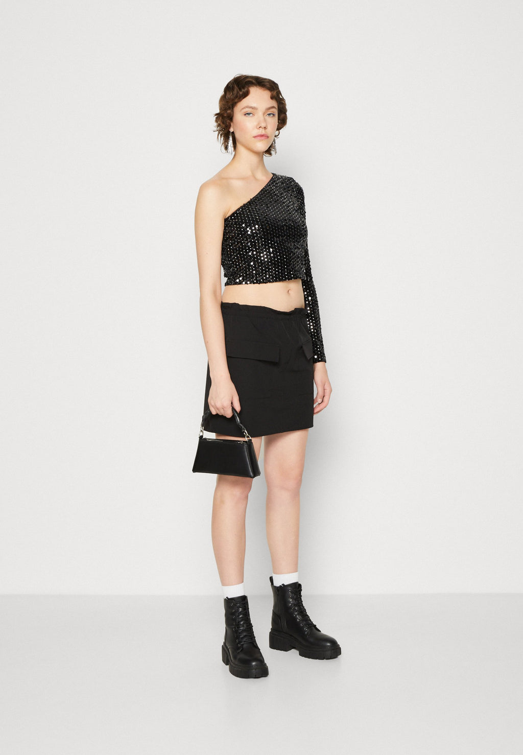 ONLY ONLLUCY ONESHOULDER