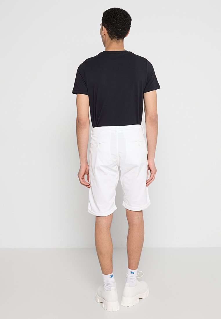 KARL LAGERFELD Shorts Media 3