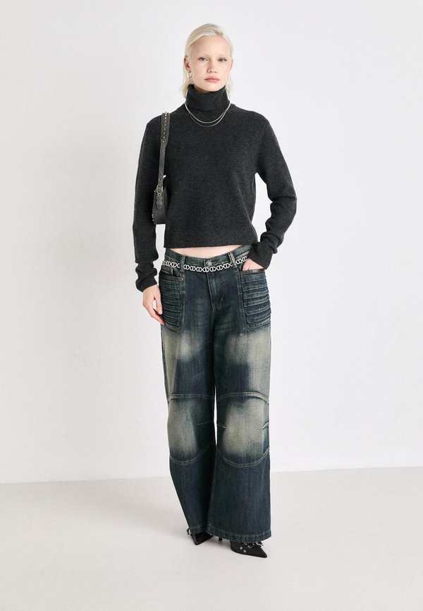 Weekday TURTLENECK