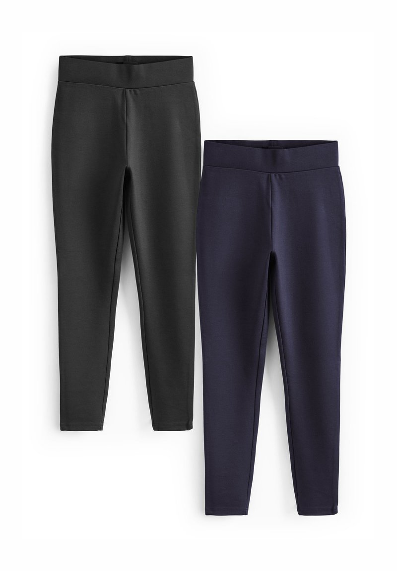 Zwei Paare Leggings: eine schwarze und eine marineblaue. Sie verfügen über einen breiten Bund, eine glatte Textur und eine figurbetonte Silhouette.