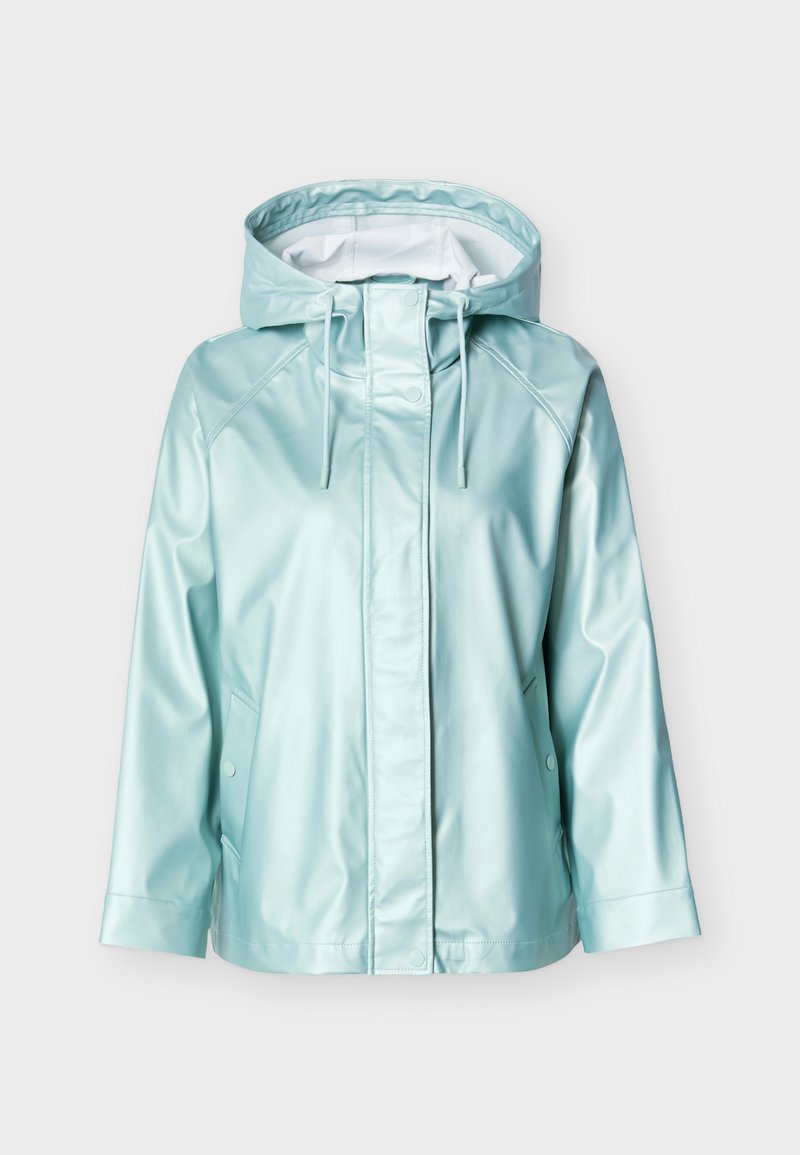 Hellblaue wasserdichte Jacke mit Kapuze, mit einer vorderen Verschlussleiste, Seitentaschen und einer glatten, glänzenden Oberfläche.