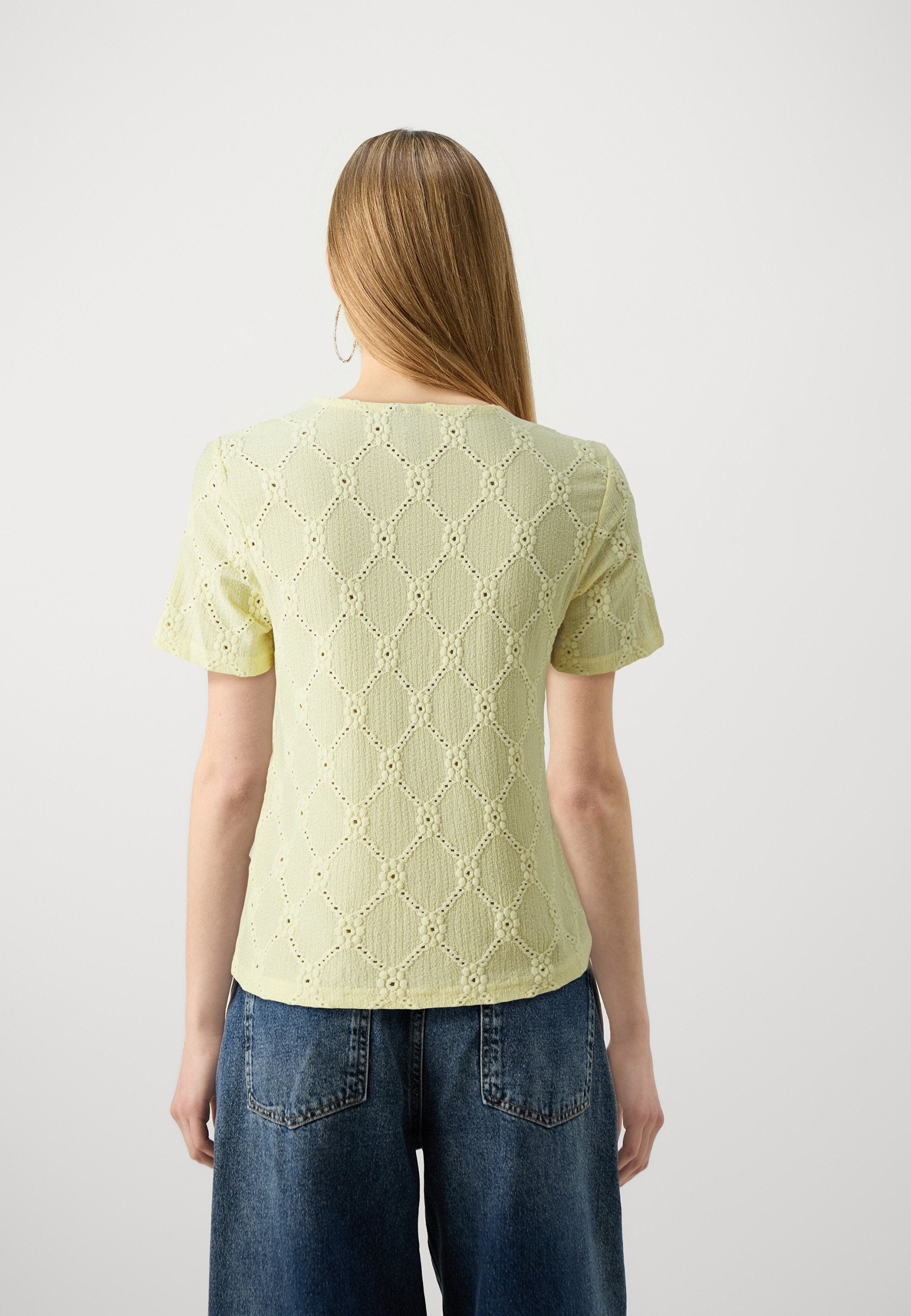 Pieces PCSANNI O NECK EMBRODERY