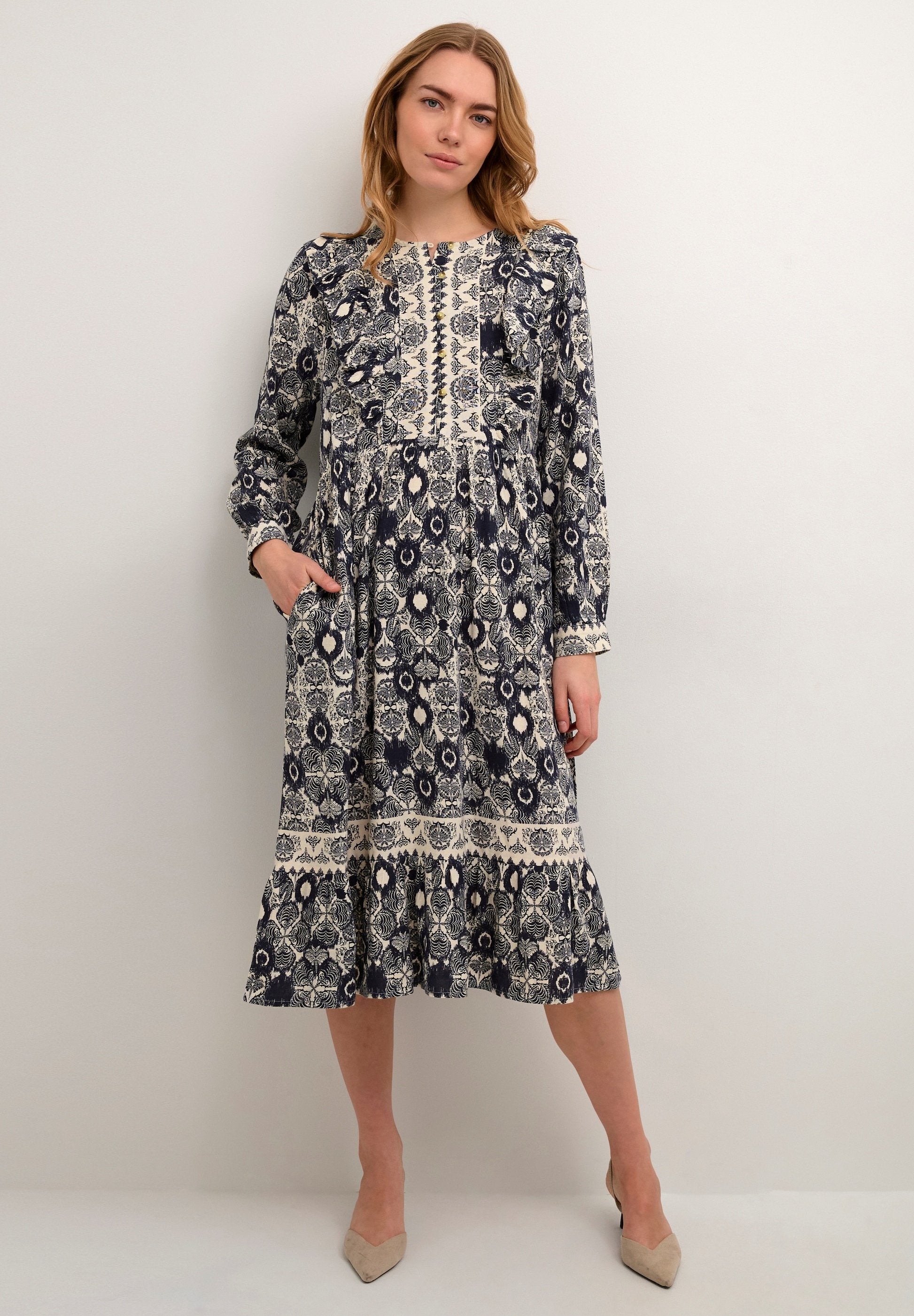 Cream CRPAYA  ZALLY FIT