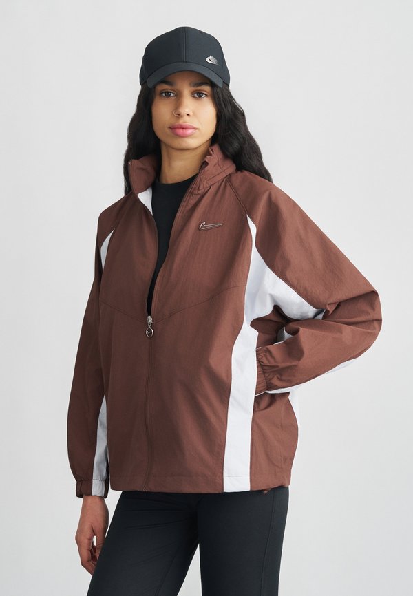 Nike Sportswear Light jacket - chocolate/photon dust