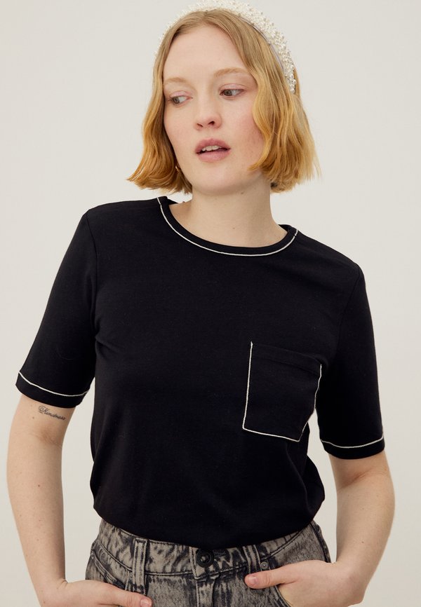 Anna Field