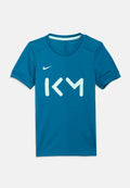 Kurzarmliges türkisfarbenes Nike-Shirt mit großem weißem "KM"-Logo auf der Vorderseite, aus leichtem, atmungsaktivem Stoff mit rundem Ausschnitt.