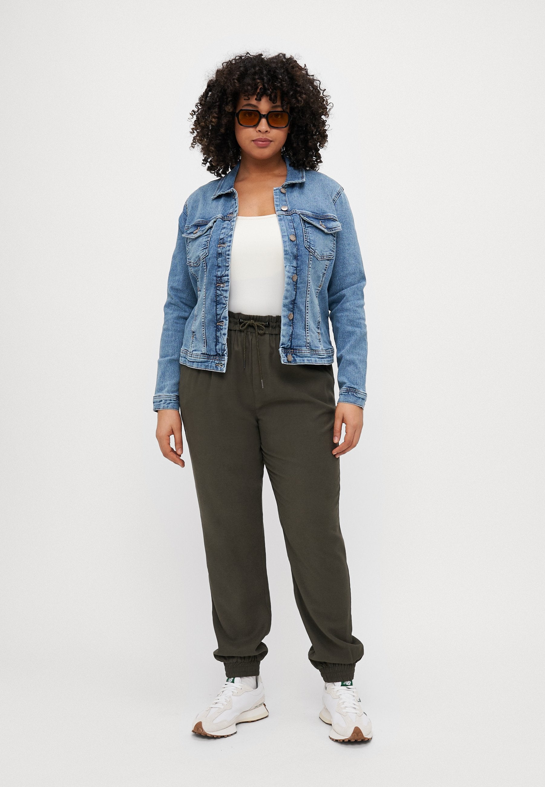 CARKELDA EMERY PULL UP PANTS  Media 2
