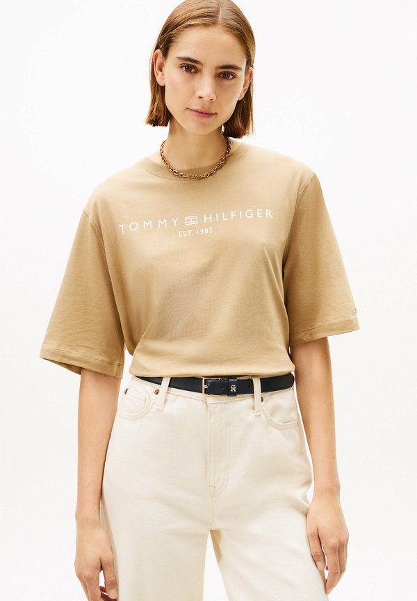 Tommy Hilfiger LOGO JERSEY RELAXED CREW NECK T-SHIRT - Print T-shirt - driftwood taupe