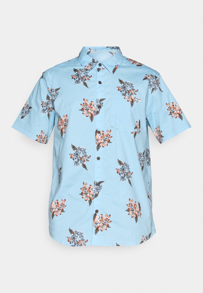 Kurzärmeliges, hellblaues Hemd aus Baumwolle, mit einem floralen Muster in Orange und Blau, einer Brusttasche und Knopfverschluss.