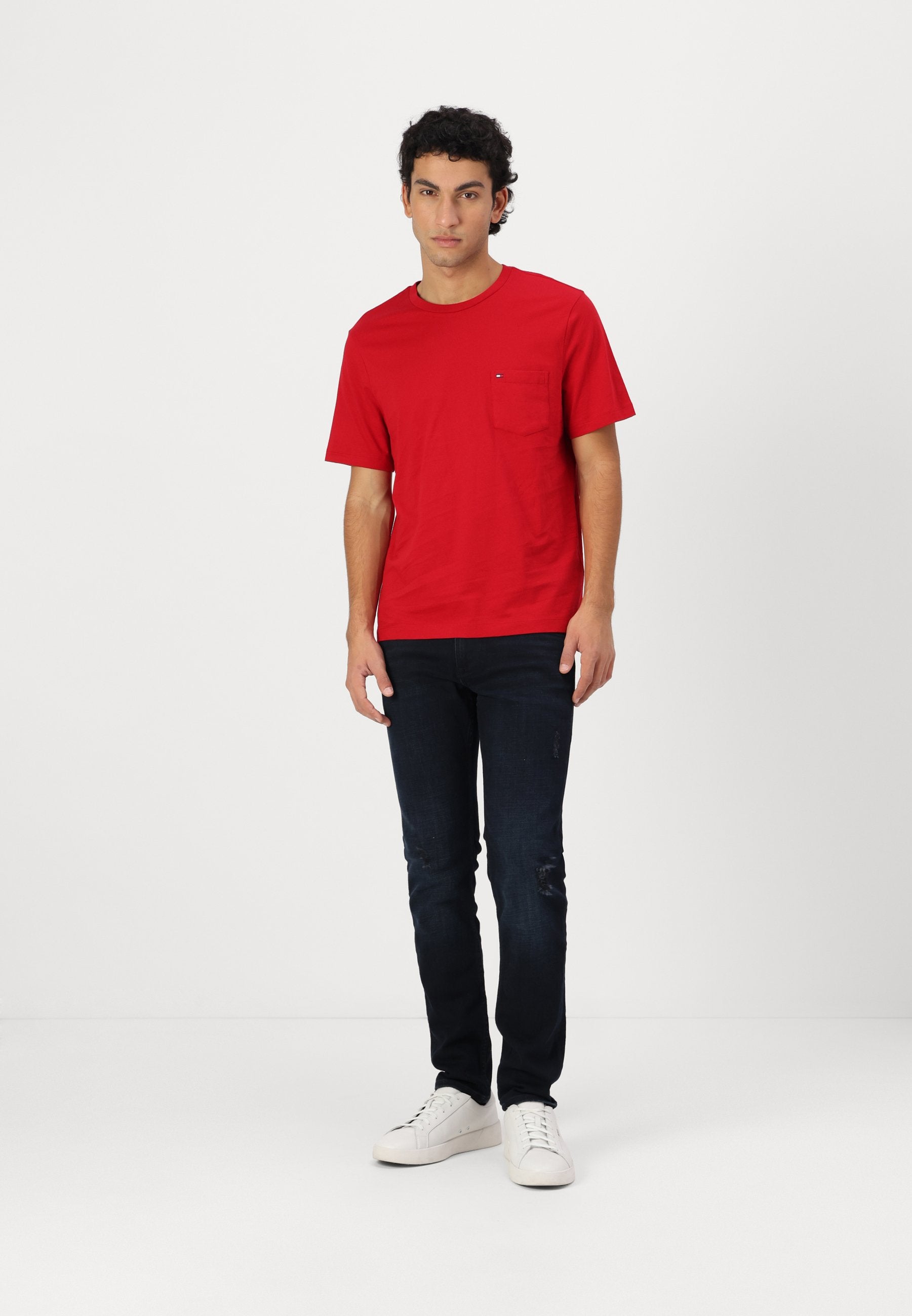 ESSENTIAL SOLID POCKET TEE Media 2