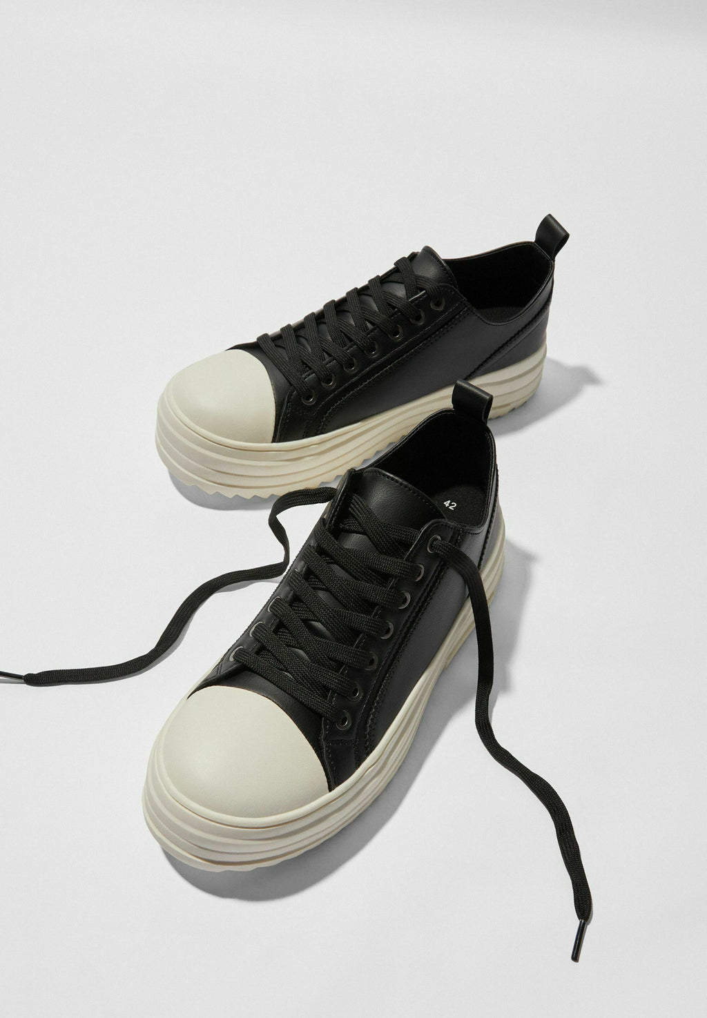 Bershka  AND TOECAP