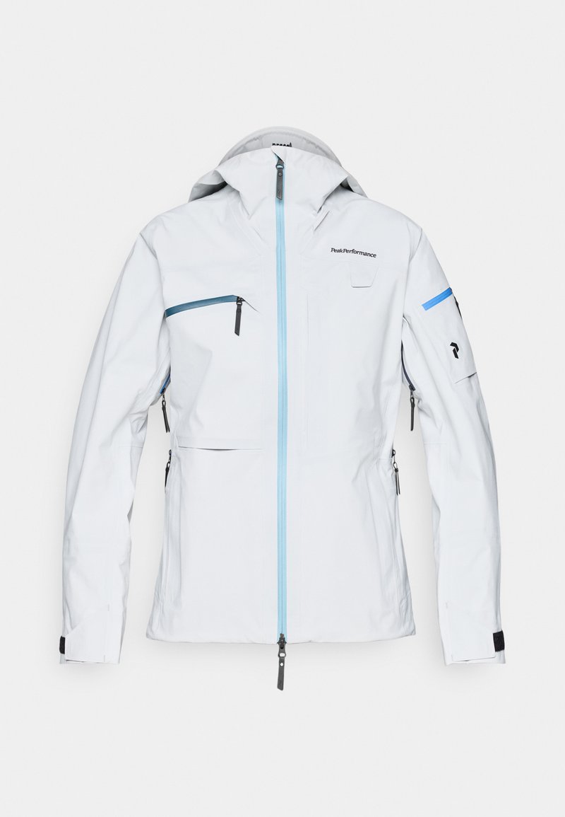 Weiße wasserdichte Jacke mit Kapuze, kontrastierendem hellblauen Reißverschluss, mehreren Reißverschlusstaschen und schwarzen Akzenten. Glattes, strukturiertes Gewebe.