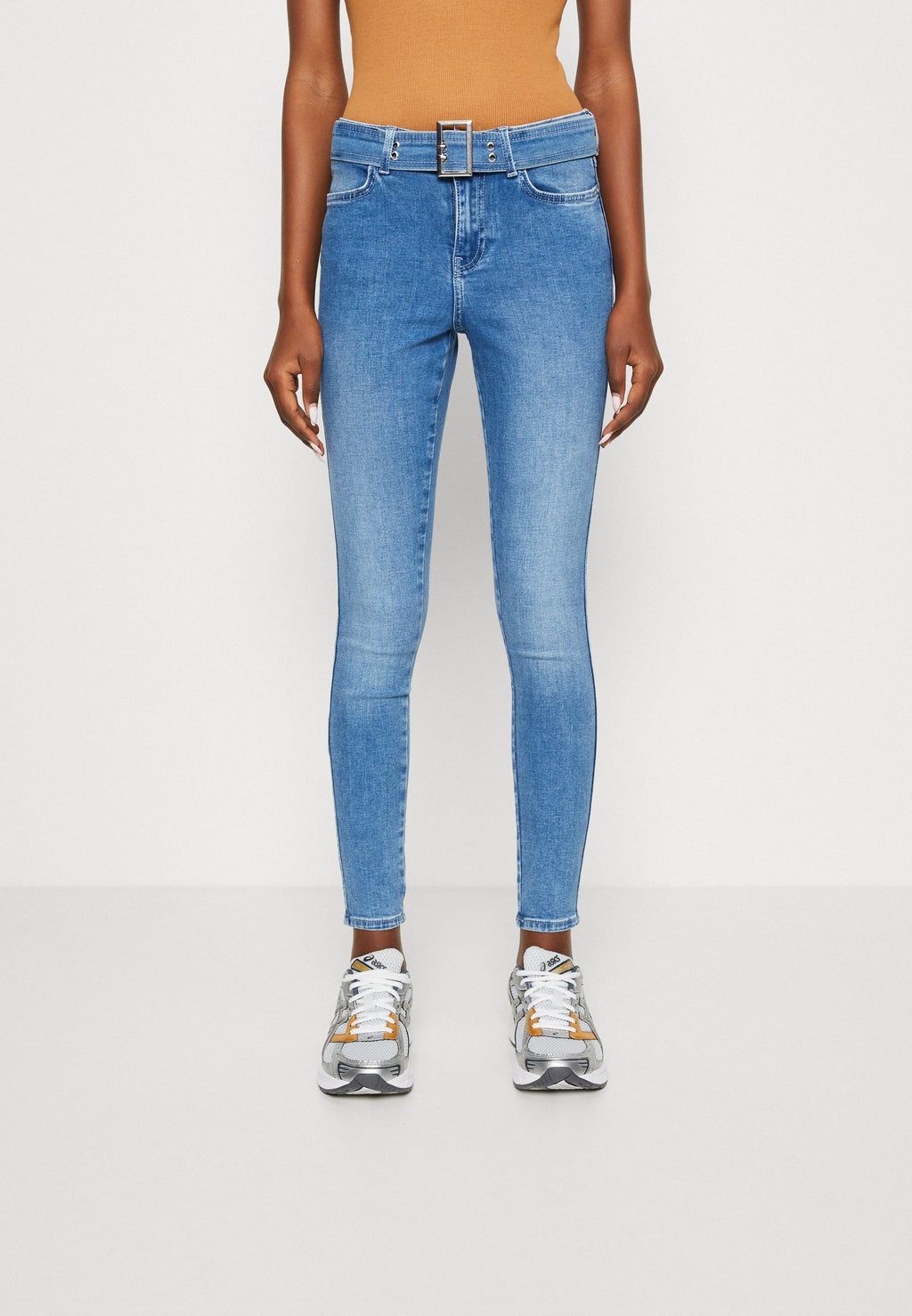 ONLWAUW MID WAIST BELT Media 3