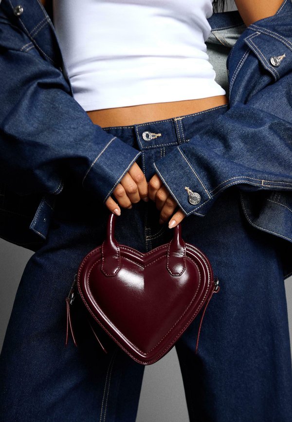 Bershka HEART - MINI - Handbag - bordeaux