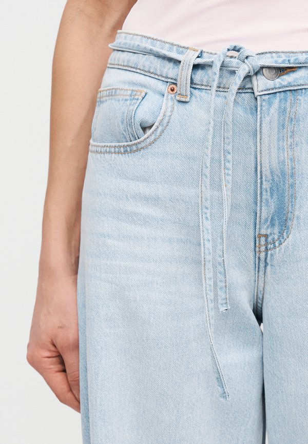 Vero Moda Mom fit VMESTELLE High rise Barrel