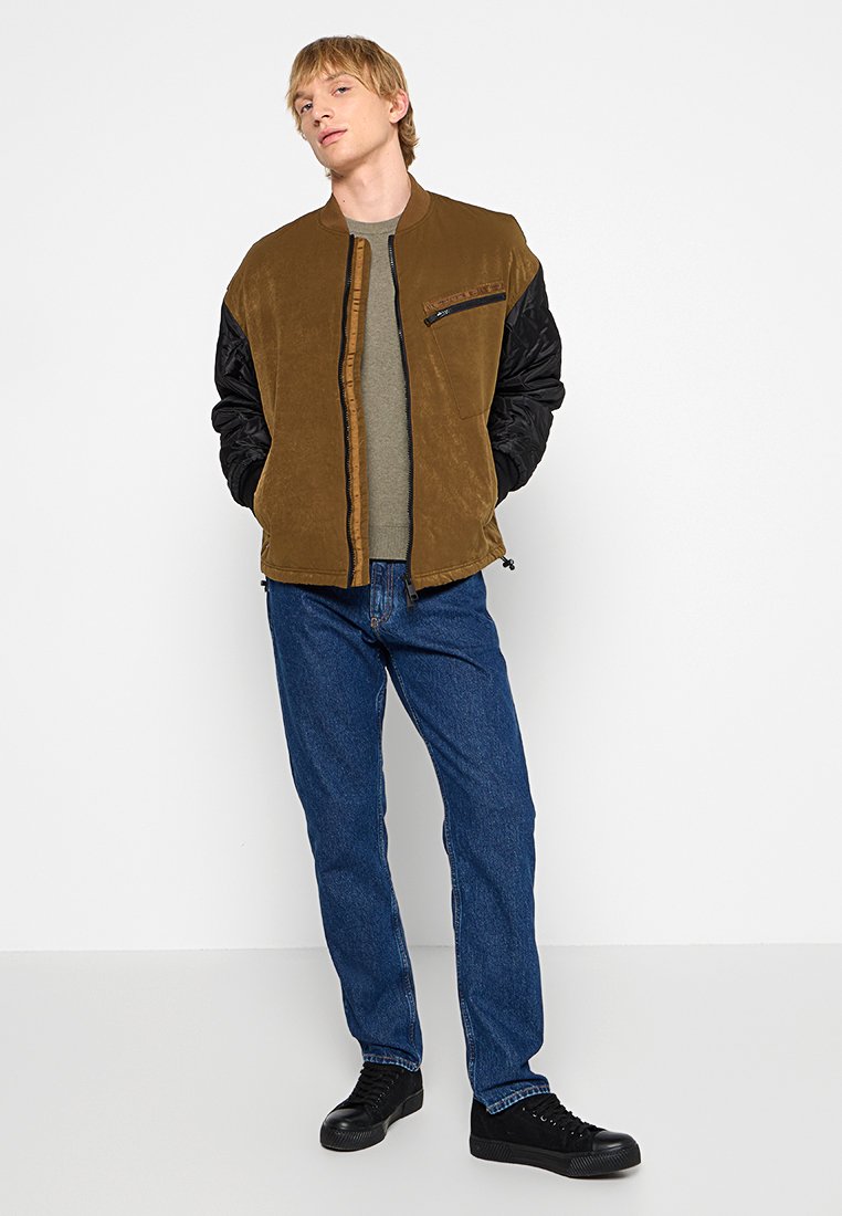 Armani Exchange Bomberjacke Media 2