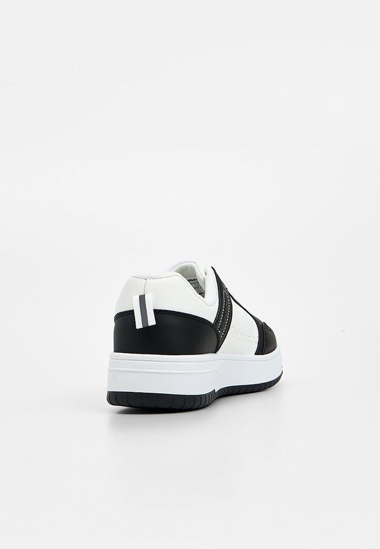 Ellesse DELTA