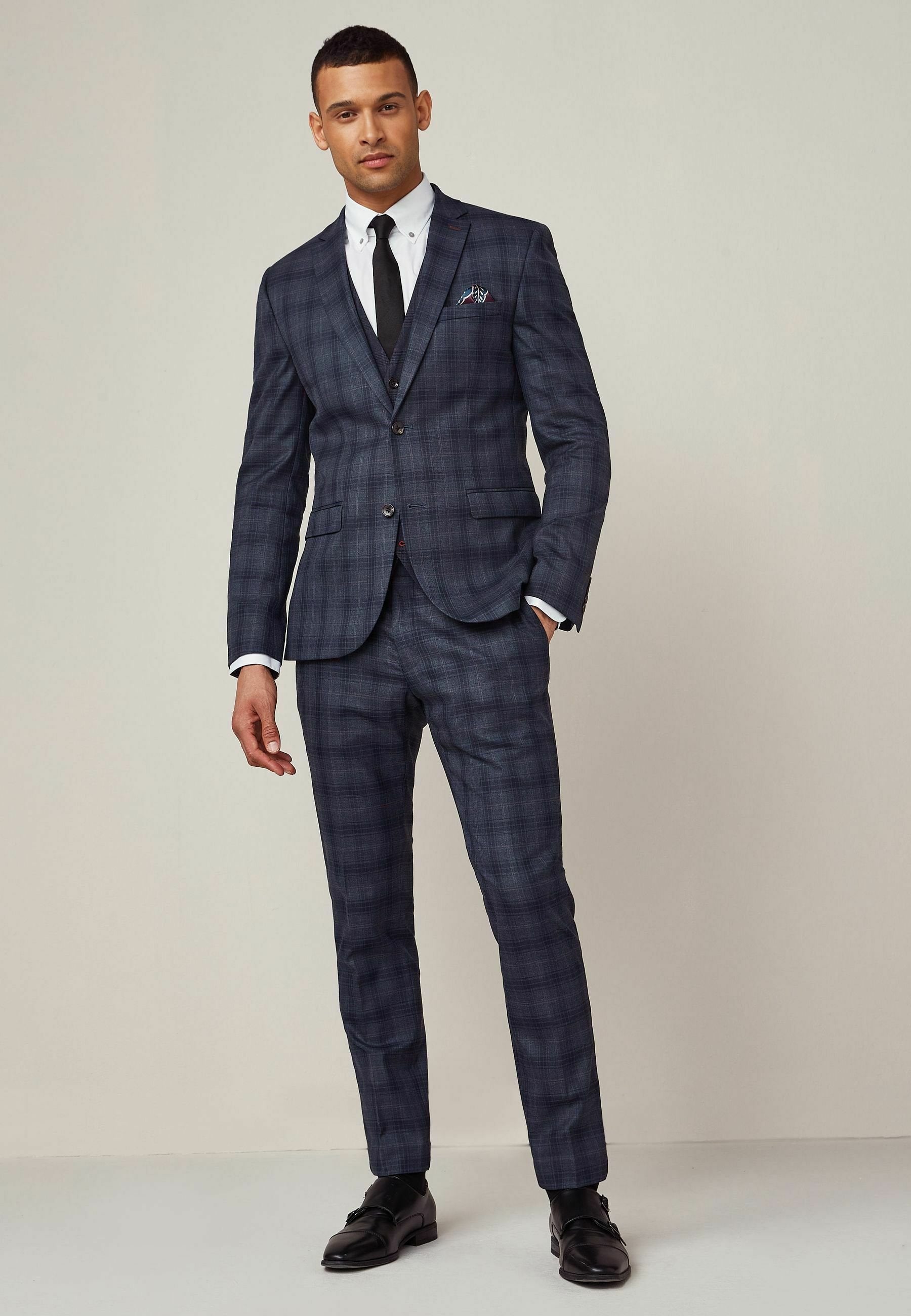 Next CHECK SUIT