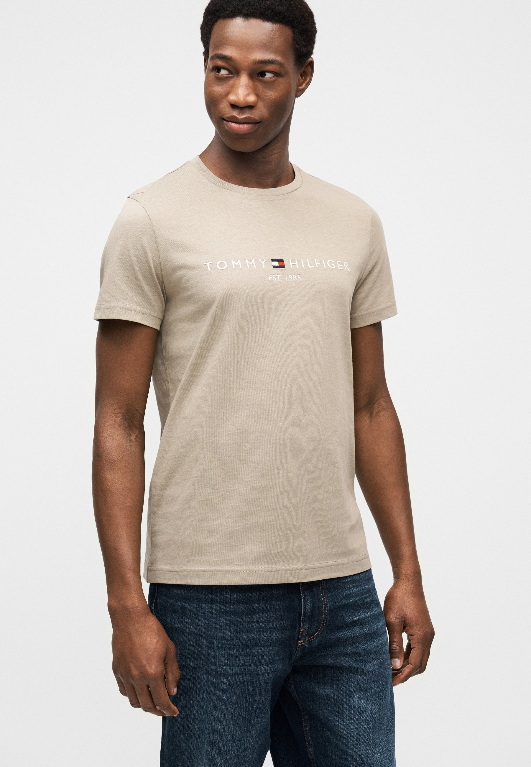 LOGO TEE Media 5