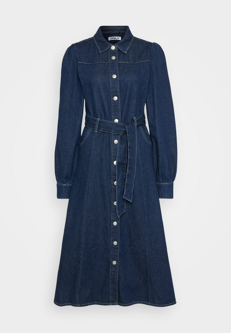 Jeanskleid in Dunkelblau mit kragenförmigem Ausschnitt, langen Puffärmeln, durchgehender Knopfleiste und passendem Gürtel in der Taille.