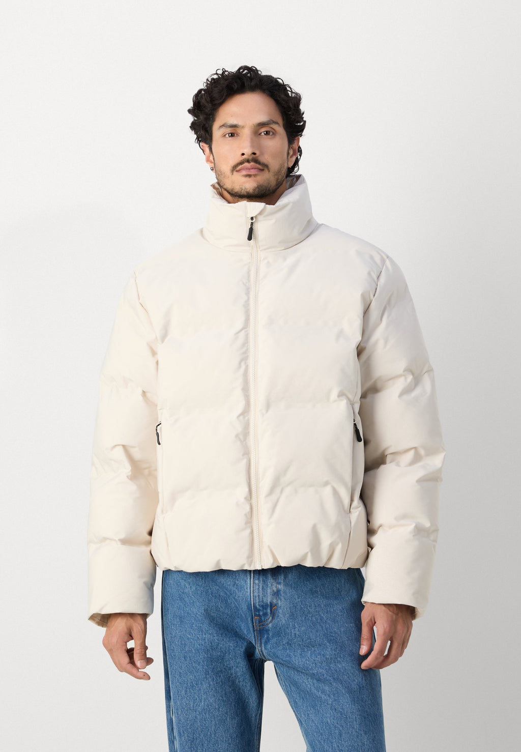 CROPPED SEAMLESS PUFFER JACKET Media 4
