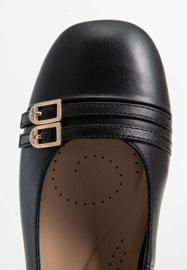 Clarks DAISS