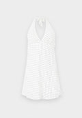 Weißes Halterkleid mit tiefem V-Ausschnitt, mit gebundenem Hals und schwarzen Polka-Dots. Fließender Stoff mit leicht geschwungenem Saum.