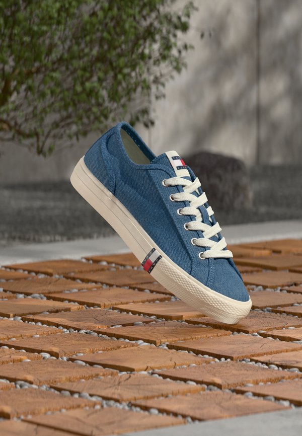 Tommy Jeans ARCHIVE FLAG STRIPE WASHED DENIM TRAINERS