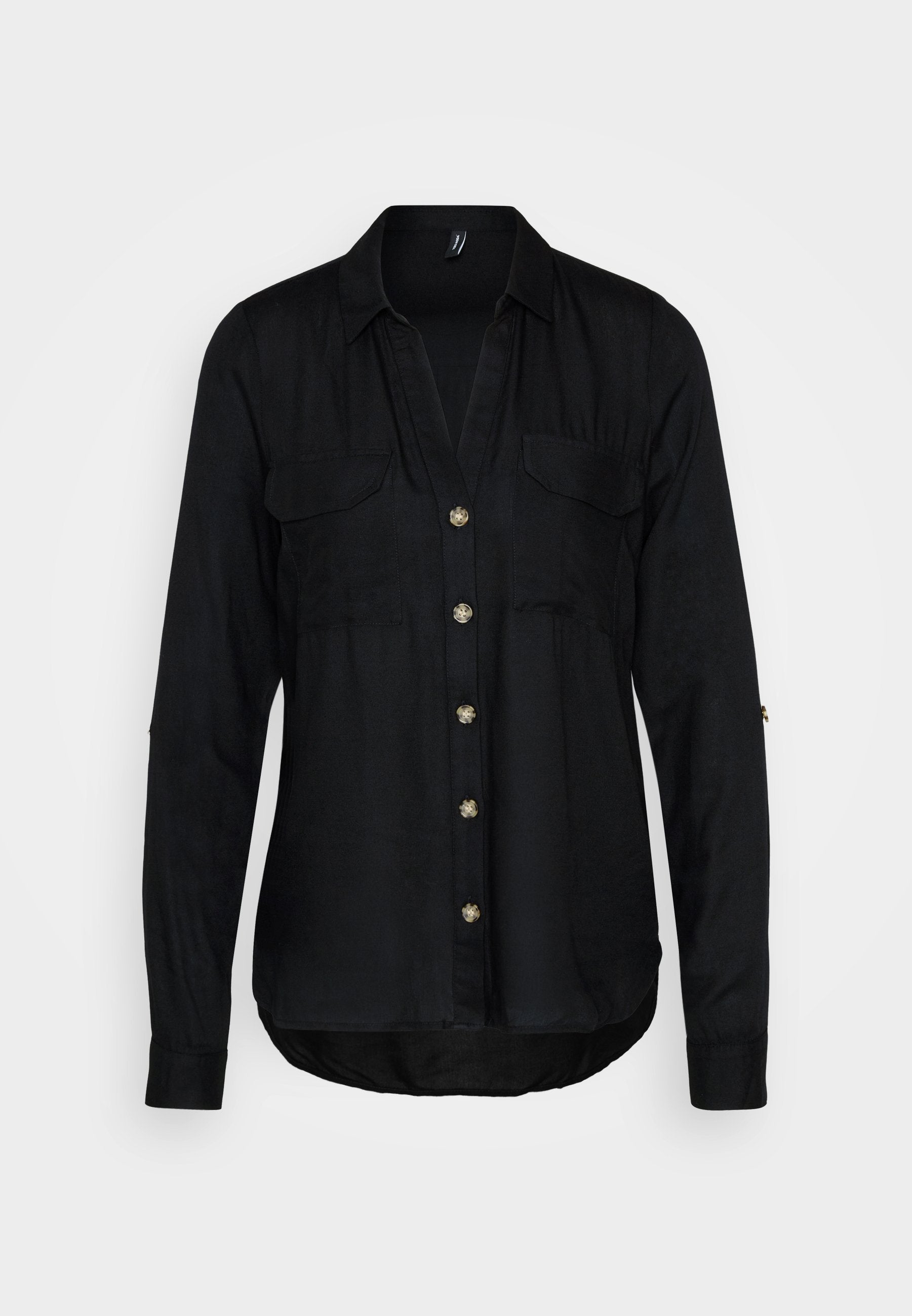 Schwarze Hemdjacke aus einem weichen, strukturierten Stoff. Verfügt über einen V-Ausschnitt, zwei Brusttaschen und goldfarbene Knöpfe. Lange Ärmel mit Manschetten.