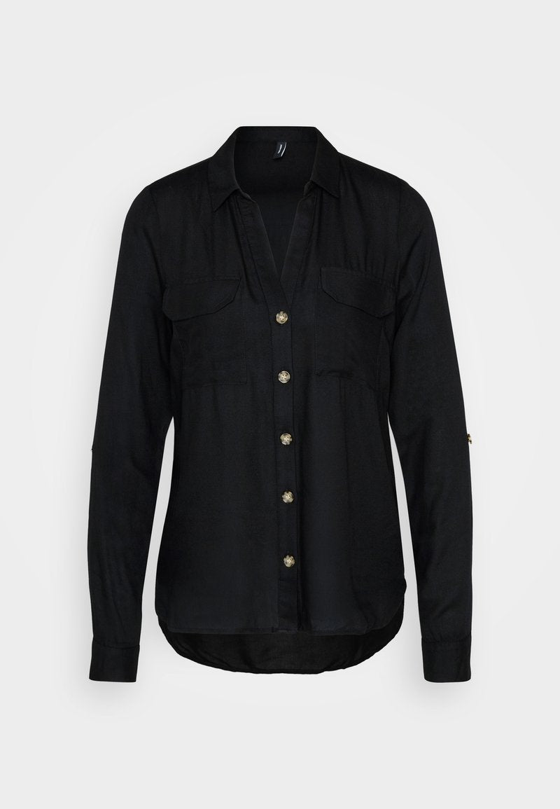 Schwarze Hemdjacke aus einem weichen, strukturierten Stoff. Verfügt über einen V-Ausschnitt, zwei Brusttaschen und goldfarbene Knöpfe. Lange Ärmel mit Manschetten.