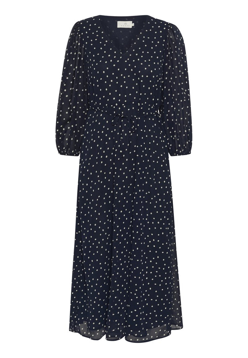 Marineblaues Kleid mit V-Ausschnitt, weißen Punkten und langen Puffärmeln. Mit einem gebundenen Taillengürtel und einer fließenden A-Linien Silhouette.