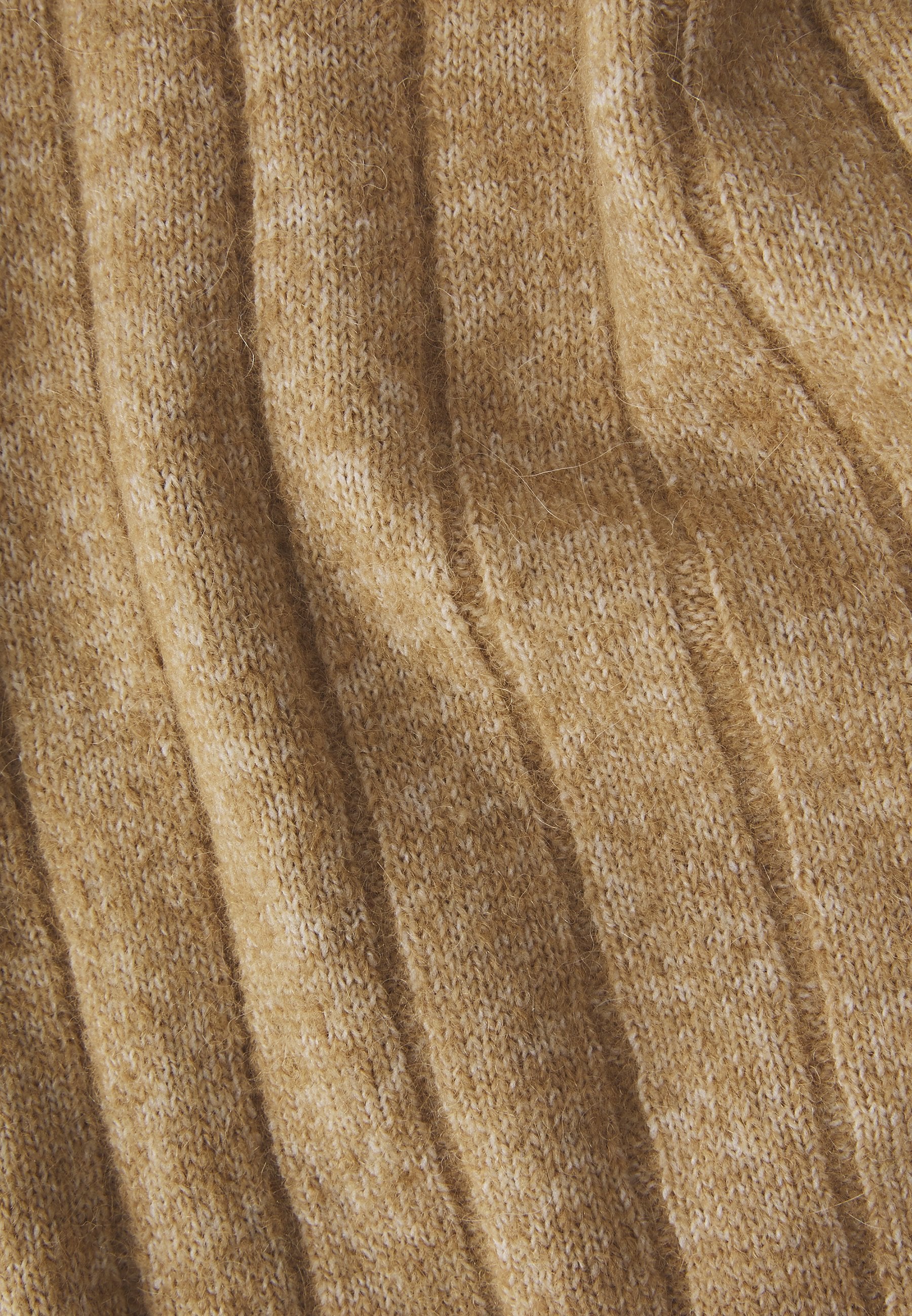 FLAG FLUFFY SCARF Media 2