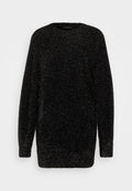 Schwarzer Pullover mit Rundhalsausschnitt, langen Ärmeln und einer strukturierten, glanzenden Oberfläche. Der Stoff wirkt weich und leicht glitzernd, mit einer lockeren Passform.