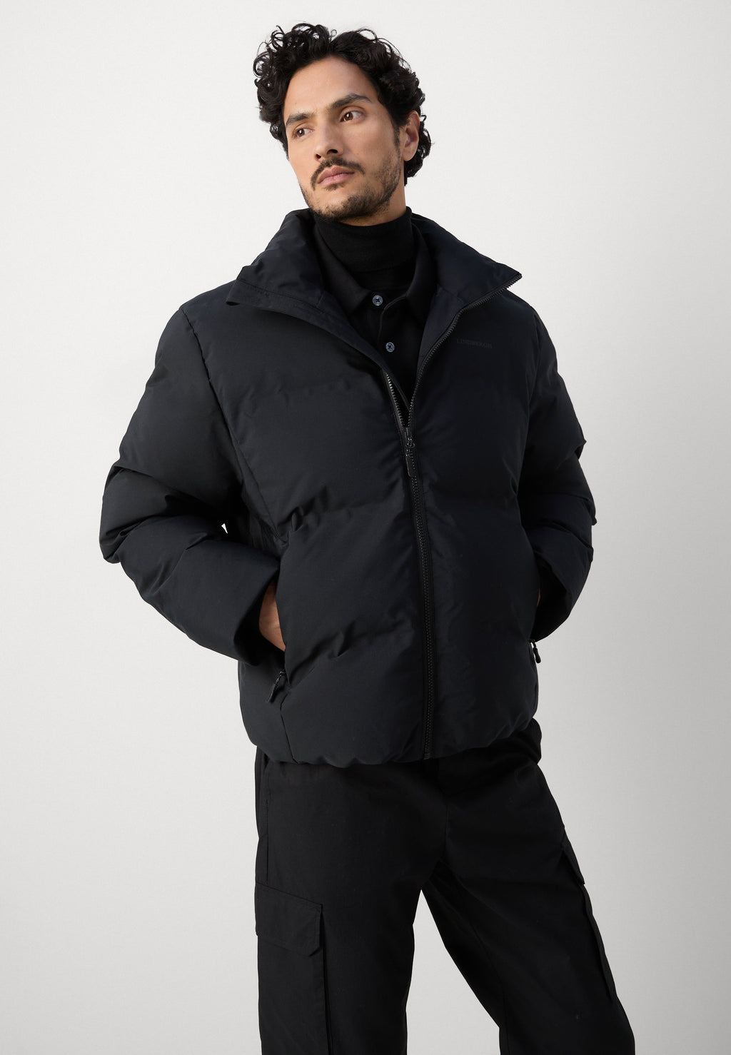 CROPPED SEAMLESS PUFFER JACKET Media 7