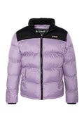 Lila Puffer-Jacke mit schwarzen Akzenten, Reißverschluss, hohem Kragen und gerippten Bündchen. Mit gestepptem Design und Seitentaschen.