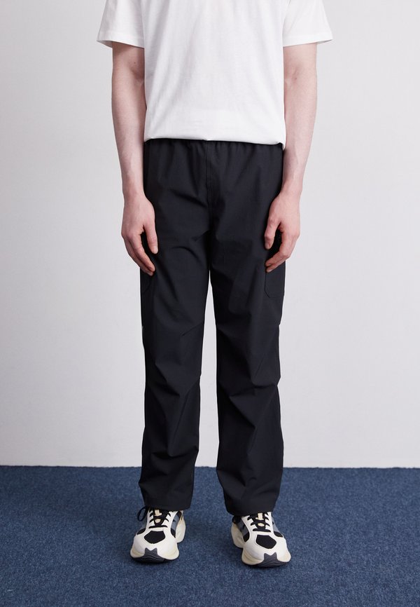 New Balance RIPSTOP - Cargo trousers - black