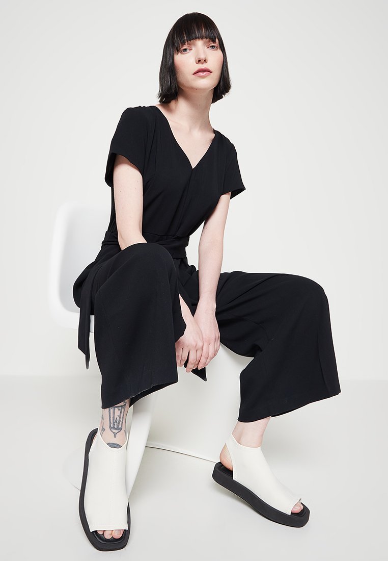 Club Monaco