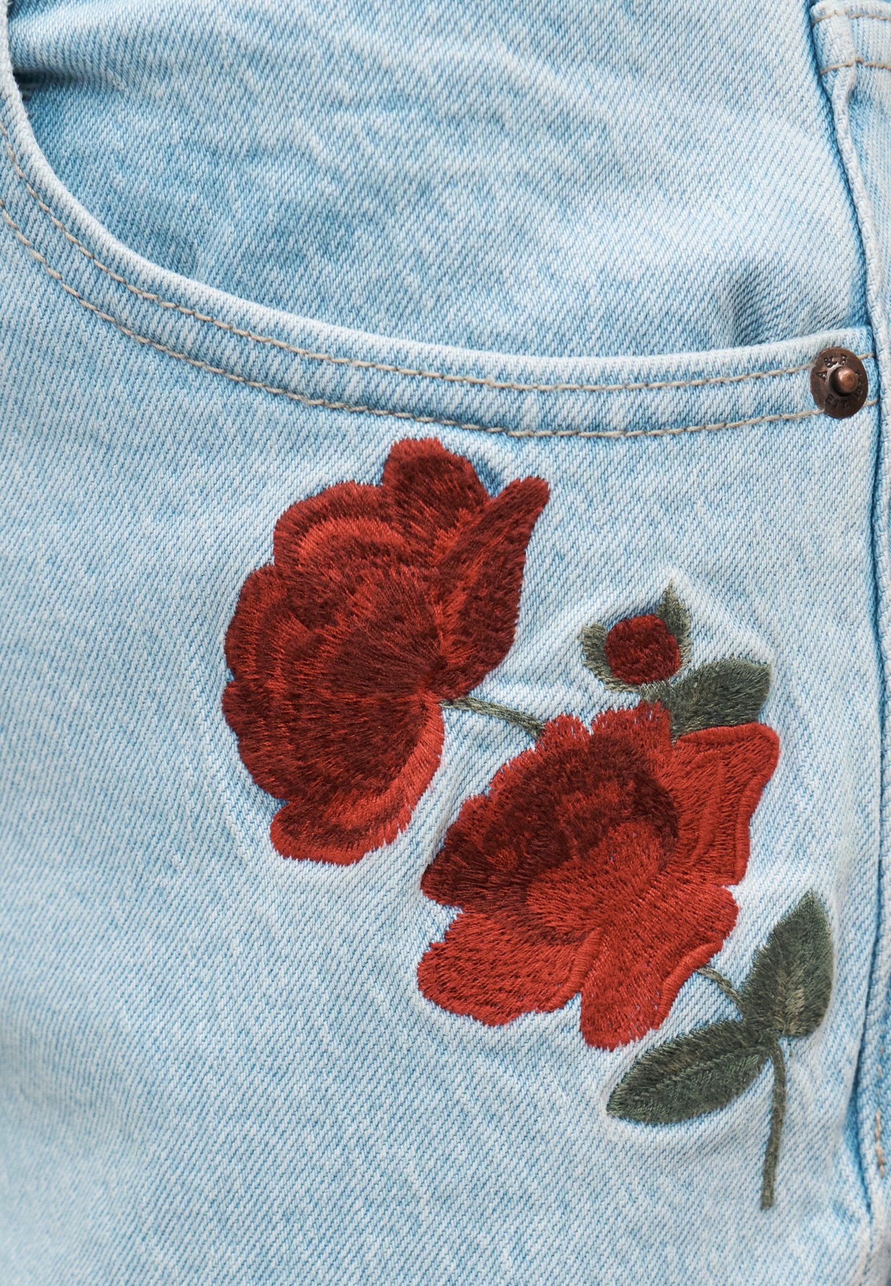 Abercrombie & Fitch ROSE EMBROIDERY