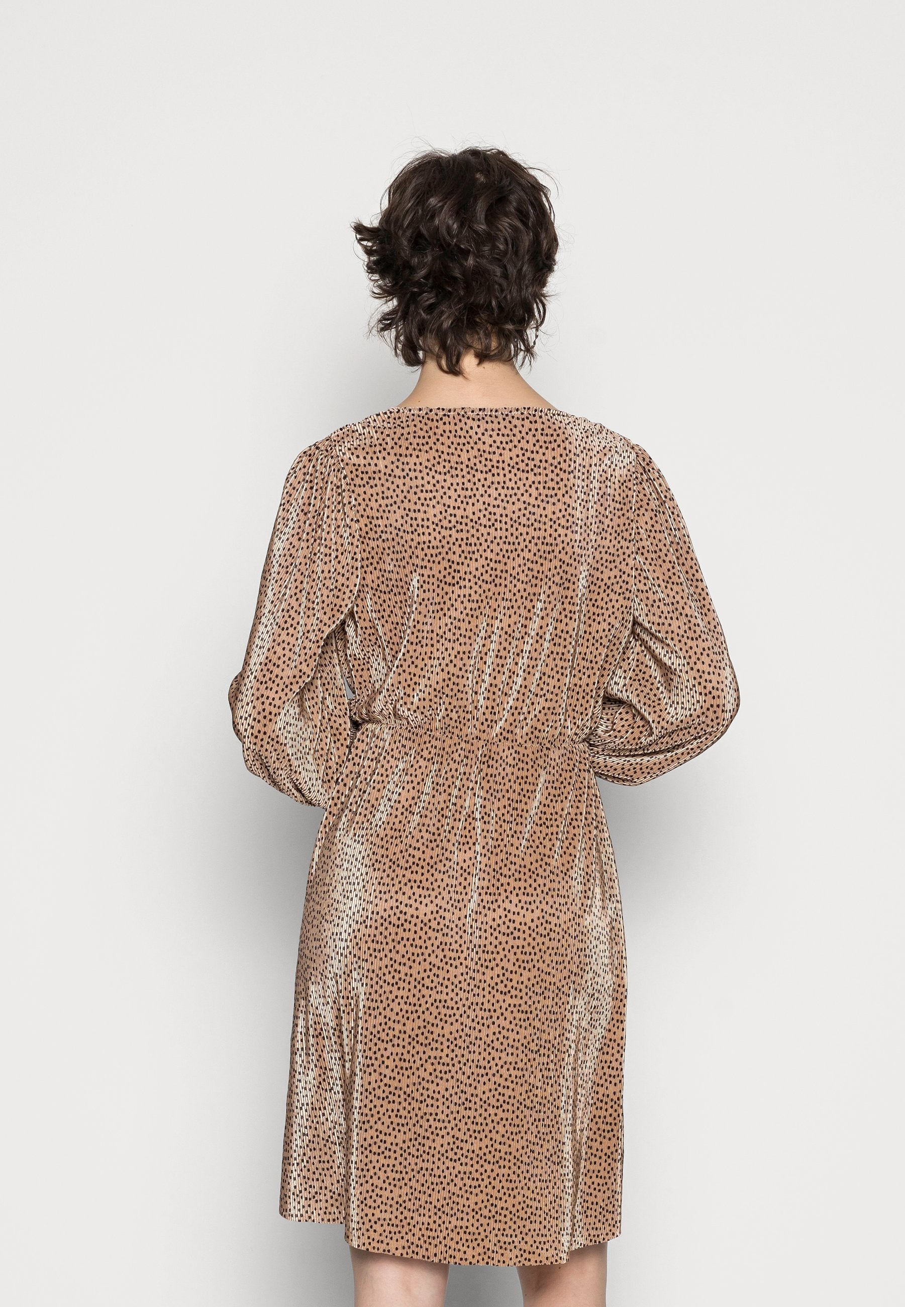 ONLVIA SHORT DRESS Media 4